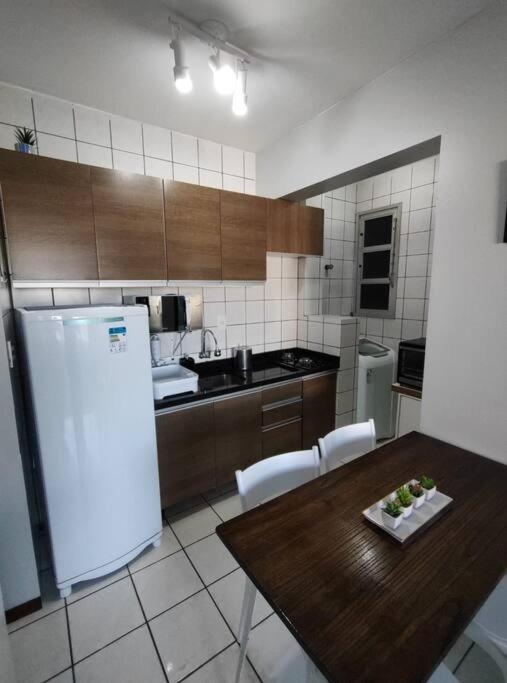 2 Apto Na Principal De Canasvieiras * Florianópolis